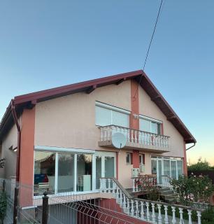 Family Friendly Villa with Playground & Garden - Satu Mare - 5