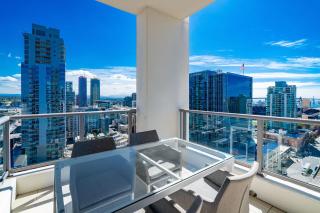 Cityscape Elegance with Water Views - 8