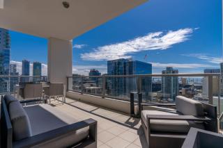Cityscape Elegance with Water Views - San Diego - 5