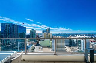 Cityscape Elegance with Water Views - San Diego - 4