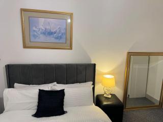 2 bed luxury apartment - Wolverhampton - 8