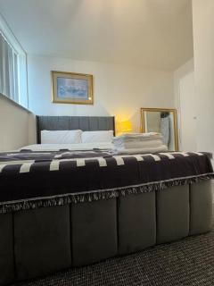 2 bed luxury apartment - Wolverhampton - 1