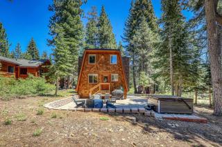 10th Mountain Home - 4BR Tahoe Donner w Hot Tub, HOA amenities! - 8