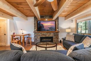 10th Mountain Home - 4BR Tahoe Donner w Hot Tub, HOA amenities! - 7