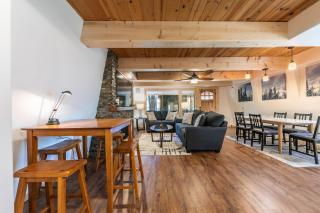 10th Mountain Home - 4BR Tahoe Donner w Hot Tub, HOA amenities! - 3