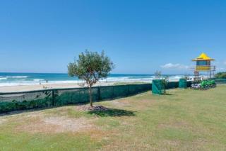 Beachfront Apartment - Gold Coast - 1