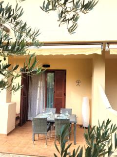 Bajo con una terraza espectacular al lado de la playa y con acceso directo a la piscina! - Los Amarguillos - 6