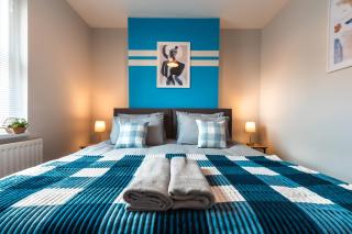 Spacious 4 Bedrooms-Sleeps 8-Long Term Disc-Driveway - 8