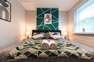 Spacious 4 Bedrooms-Sleeps 8-Long Term Disc-Driveway - 9