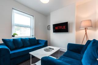 Spacious 4 Bedrooms-Sleeps 8-Long Term Disc-Driveway - 0