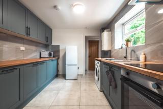 4 Bedrooms, Sleeps 8, Long Term Disc, Driveway - Southampton - 7