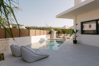 Emerald Harmony Villa with Private Pool & Jacuzzi - Skouloúfia - 9