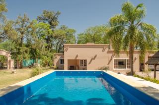 Casa de vacaciones con piscina y espacio recreativo - 0