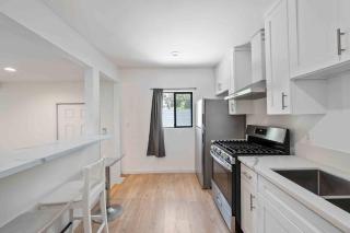 Modern Luxury 1BR Apartment Close to Attractions - 7