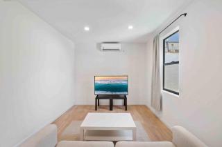 Modern Luxury 1BR Apartment Close to Attractions - 3