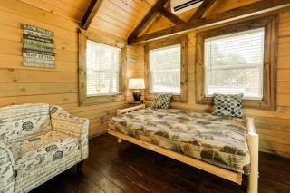 Indian Point Cabin 2 near SDC, Branson, and Table Rock Lake - Branson - 3