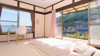 海を眺めながらのんびり時間を過ごす家 - - 1