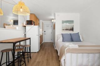 Updated Charming Studio,Steps to Beach,Outdoor Pool - 8