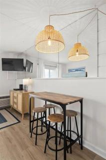 Updated Charming Studio,Steps to Beach,Outdoor Pool - Ocean City - 5