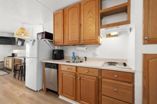 Updated Charming Studio,Steps to Beach,Outdoor Pool - Ocean City - 3