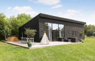 Amazing Home In Væggerløse With Kitchen - Marielyst - 5