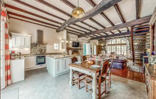 4 Bedroom Stunning Home In Escos - Escos - 6