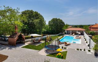 2 Bedroom Amazing Apartment In Galovac - Galovac - 0