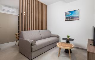 Gorgeous Apartment In Omisalj - 8