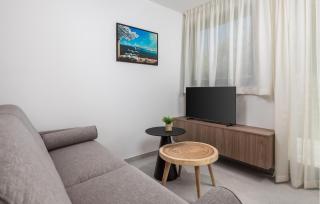 Gorgeous Apartment In Omisalj - 7