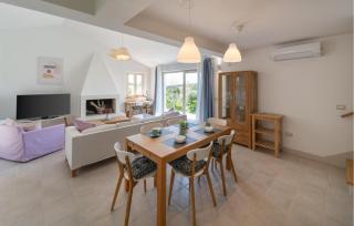 3 Bedroom Amazing Home In Momjan - Momjan - 7