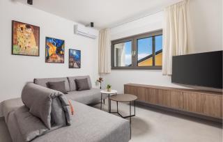 Beautiful Apartment In Omisalj - 5