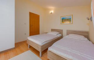 2 Bedroom Amazing Apartment In Vir - Vir - 3