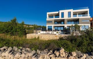 Gorgeous Apartment In Rovanjska - 2