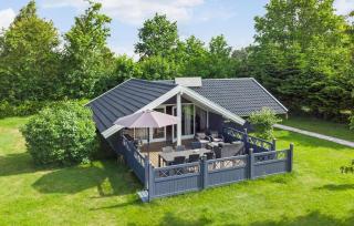 Beautiful Home In Væggerløse With Wifi - Marielyst - 1
