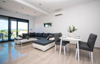 Awesome Apartment In Brodarica With Sauna - 8