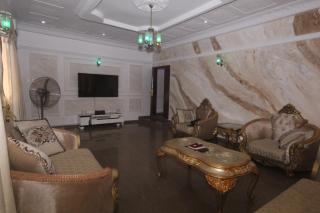White House Service Apartment - 5