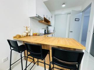 Sky Trees Bukit Indah netflix and wifi - 1