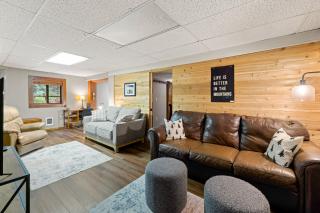 New! Dew Drop Inn - Pet Friendly, 5-min walk to river access - McCall - 3