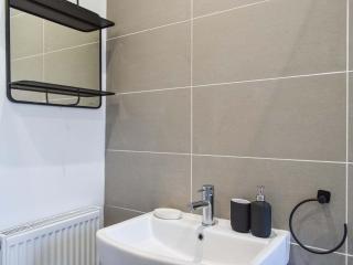 Apartment 3 - Scarborough - 2