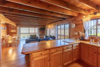 Lark House, Peaceful Mountain Home with Wonderful Ocean Views - 1