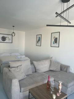 Minimal Grey Apartment Pool-front in Paros - Parikia - 9