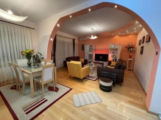 Zee's Lux Central Spot - 0