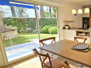 T4 3chambres, jardin, piscine chauffée proche de la mer - Antibes - 0