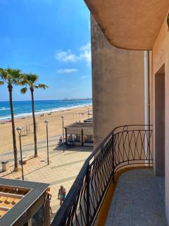 Torredembarra Beachfront apartment sleeps 5 - Torredembarra - 0