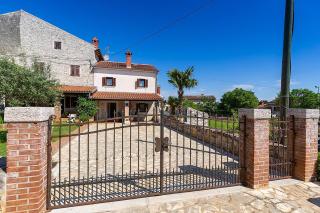 Stone house Graziella Funtana big private Garden - 9