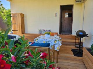 Charmant studio près de la plage avec jacuzzi et terrasse privative - 1