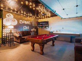 Fun upscale oasis w hot tub near OSU & Short North - Columbus - 7