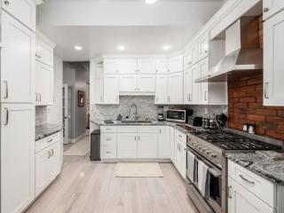 Fun upscale oasis w hot tub near OSU & Short North - Columbus - 5