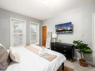 Fun upscale oasis w hot tub near OSU & Short North - Columbus - 4