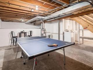 Urban Oasis w Hot Tub Near Downtown & Arena District - Columbus - 2